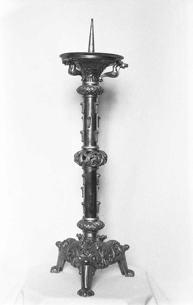 Chandelier d'autel (6), église paroissiale Notre-Dame (Le Quiou)