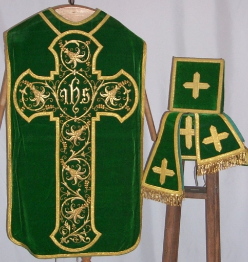 Ornement vert 2 : chasuble, bourse de corporal, étole, voile de calice