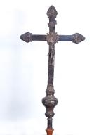 Croix de procession, basilique Notre-Dame-de-Délivrance (Quintin)