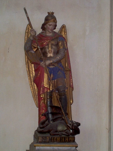 Statue (grandeur nature) : saint Michel