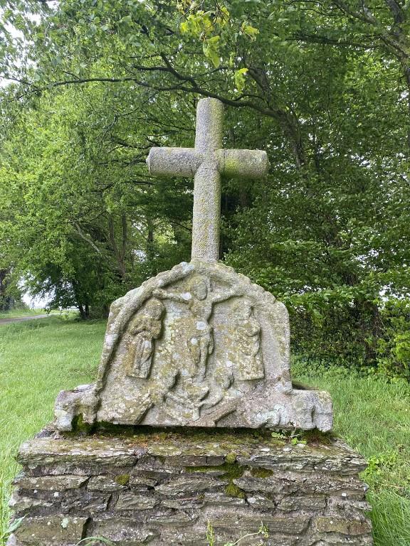 Croix de chemin, au nord-ouest du Vieux-Bourg (Taupont)