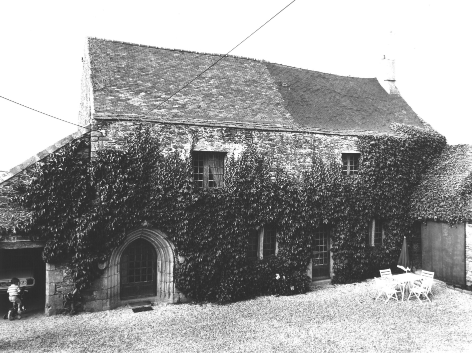 Manoir, Keroulaouen (Plougoulm)