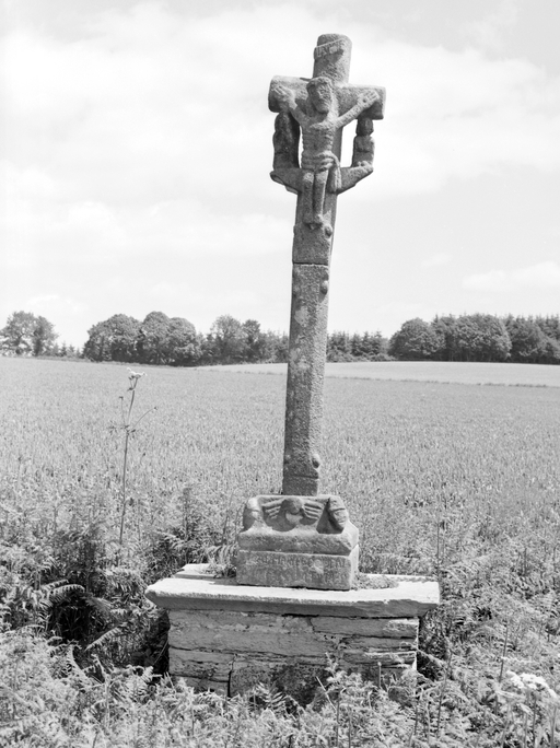 Croix de chemin, au nord Lecorboulo (Saint-Aignan)