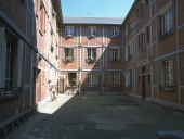 Usine de construction automobile A. Quinton et fils, actuellement immeuble à logements, 6, 8, 10 rue de Saint-Malo (Rennes)