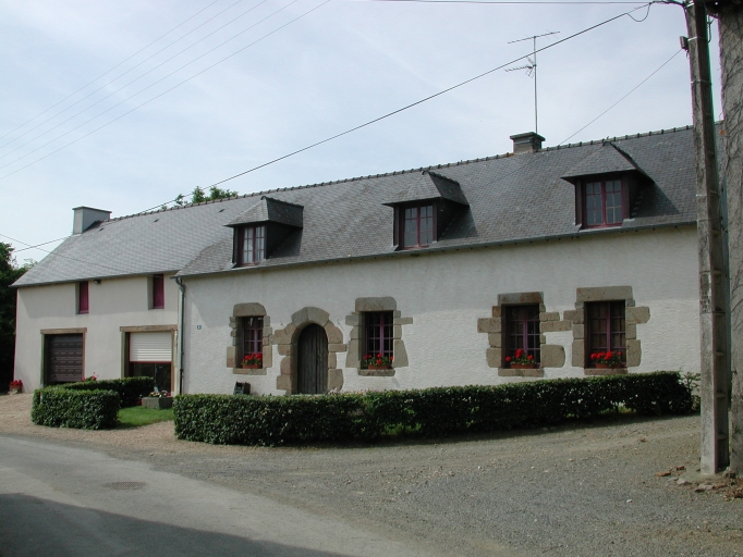 Alignement de maisons, Neuville, 2 rue de Gilbert (Andouillé-Neuville)