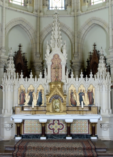 Le maître-autel : autel, tabernacle, degrés d'autel, gradins d'autel, exposition