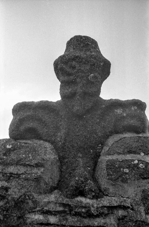 Le patrimoine mobilier de la chapelle, ancien prieuré de Lochrist an Izelvet (Plounévez-Lochrist)