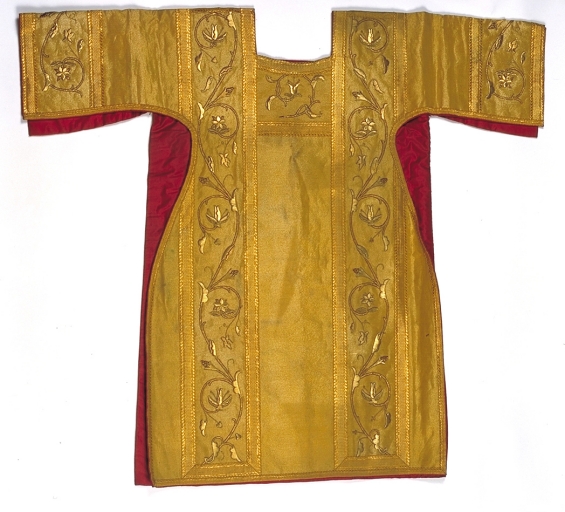 Ornement doré 6 : 2 dalmatiques, étole, 2 manipules
