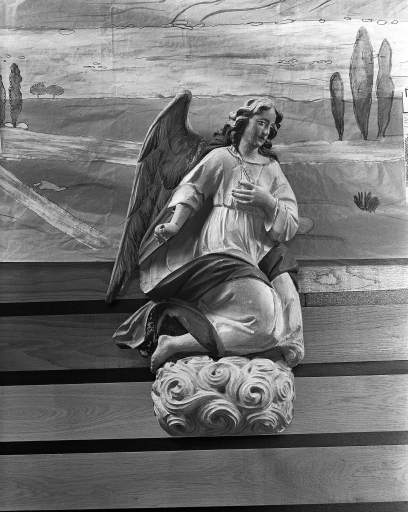 Ensemble de deux statues d'anges