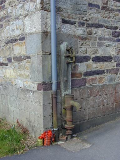 Réseau Urbain des eaux, pompe à eau, 25 rue Noël Georges (Maxent)