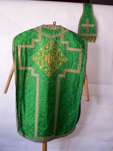 Ornement vert 2 : chasuble, étole, bourse de corporal