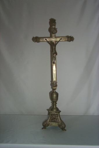 Garniture d'autel 1 : croix d'autel, 10 chandeliers d'autel