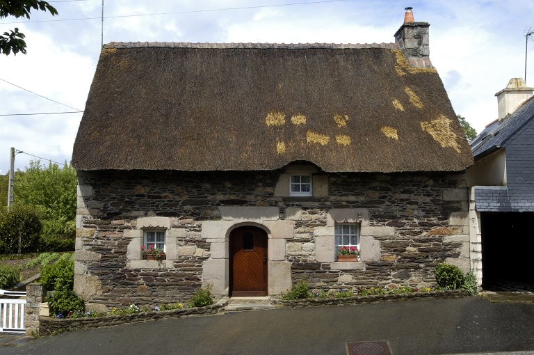 Maison de prêtre, 7 rue de la Libération, Saint-Nicolas-des-Eaux (Pluméliau fusionnée en Pluméliau-Bieuzy en 2019)