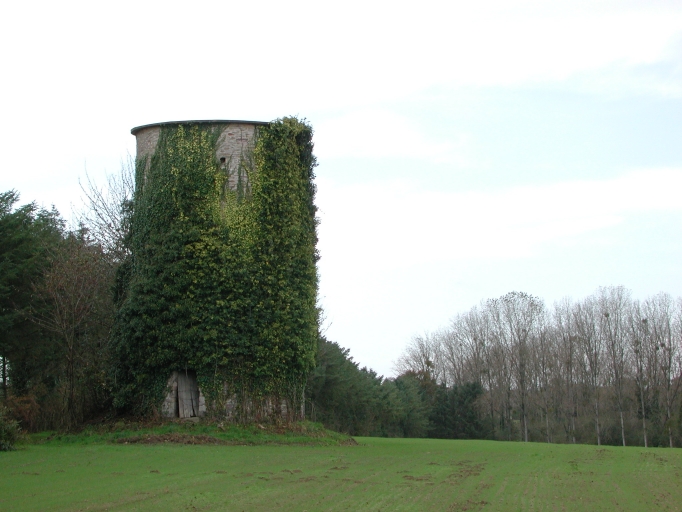 Moulin à vent, près de la Grande Rivière (Guipry fusionnée en Guipry-Messac en 2016)