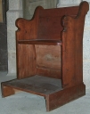 Fausse-stalle de célébrant, prie-Dieu