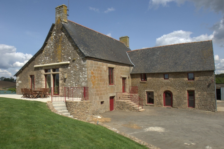 Manoir, le Poirier (La Bazouge-du-Désert)