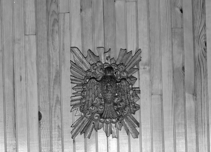 Bas-relief : le Saint-Esprit, église paroissiale Sainte-Marie-Madeleine (Meucon)