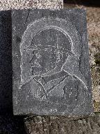 Bas-relief : Tête de poilu, chapelle Saint-Léon (Glénac fusionnée en La Gacilly en 2017)