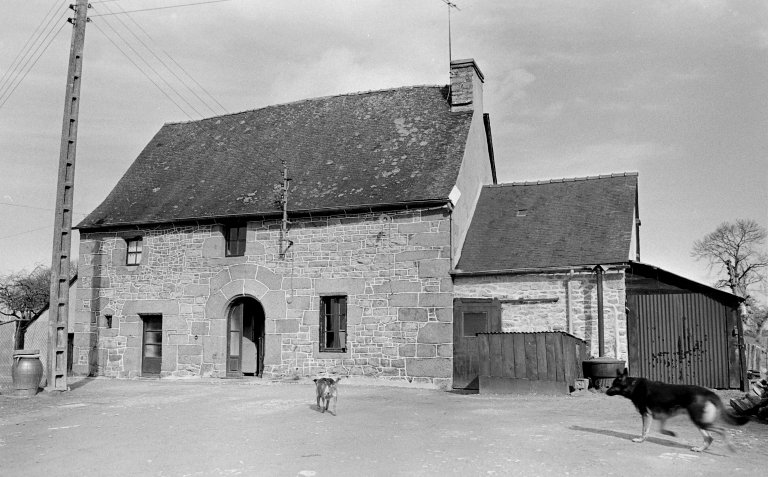 Maison, le Rocher Jean (Saint-Étienne-en-Coglès fusionnée en Maen Roch en 2017)