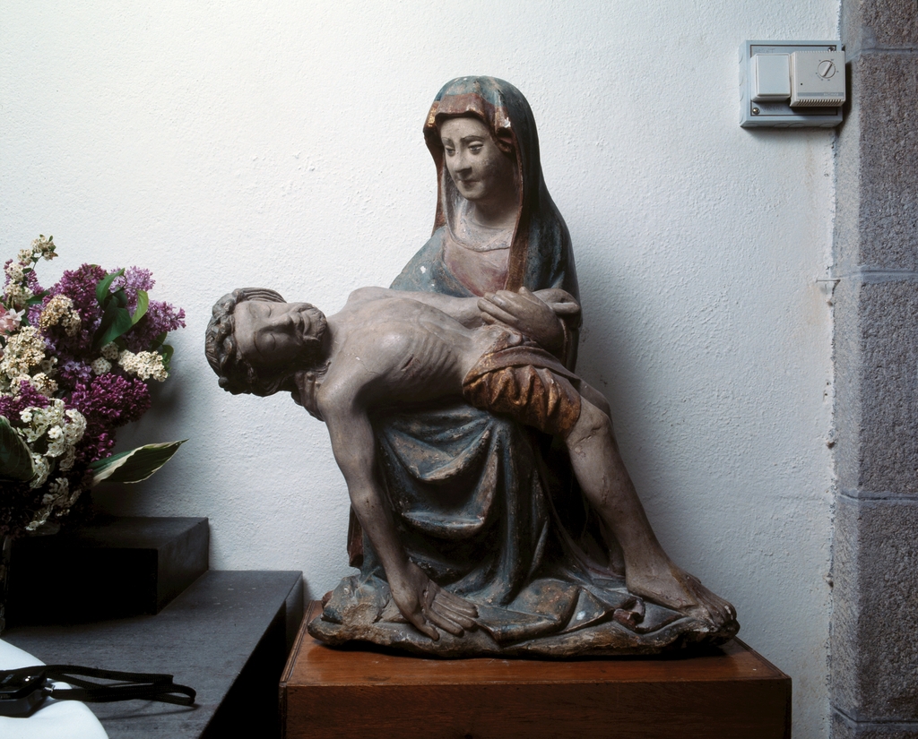 Groupe sculpté : Vierge de pitié, église paroissiale Notre-Dame-des-Fleurs (Gestel)