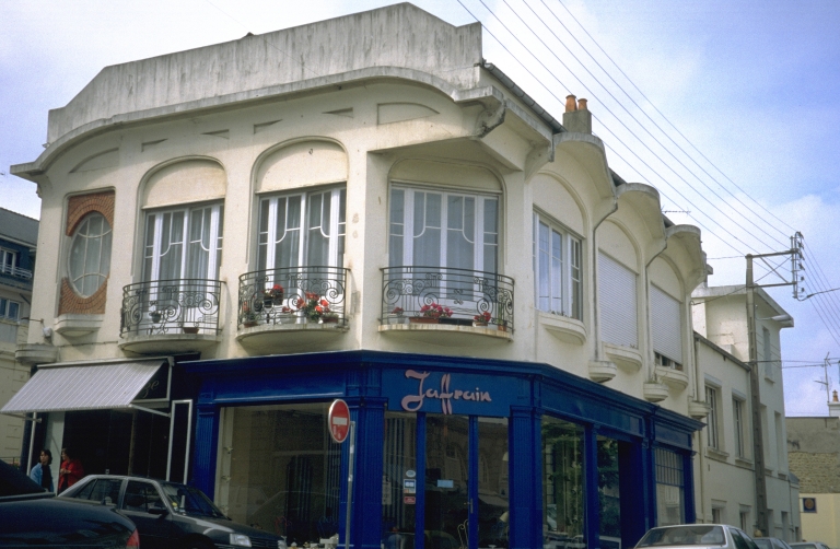 Imprimerie Liorit et Braun, actuellement magasin de commerce, 17 rue de la Paix (Dinard)