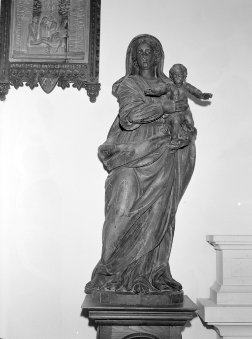 Statue 1 : Vierge à l'Enfant, église paroissiale Saint-Pierre, Saint-Paul (Loyat)