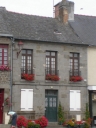 Maison, 14 place de la Mairie (Hédé fusionnée avec Bazouges-sous-Hédé pour former la commune de Hédé-Bazouges en 2009)