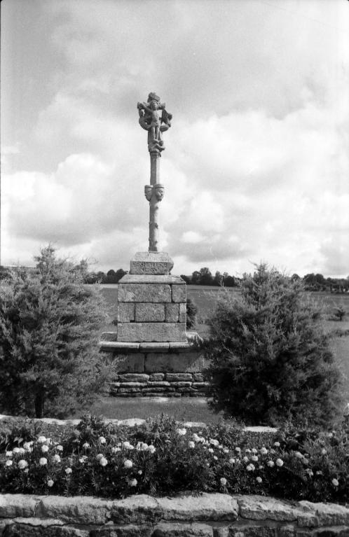 Croix monumentale, Kermaliou (Trégourez)