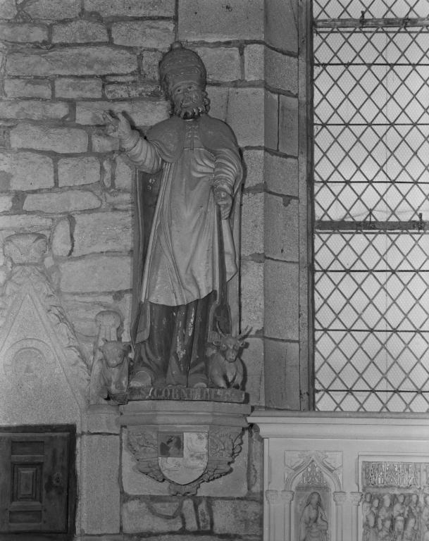 Statue (grandeur nature) : saint Corneille, chapelle Notre-Dame-du-Loc (Saint-Avé)