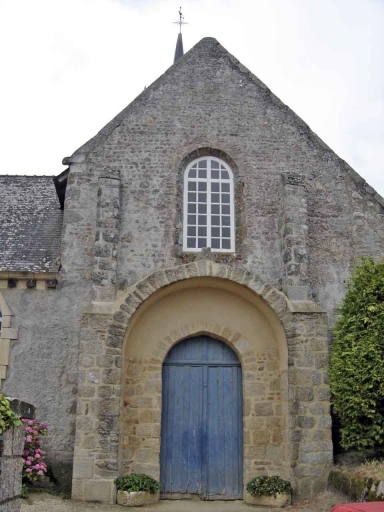 Église paroissiale Saint-Cyr et Sainte-Julitte, place de l'Église (Ambon)