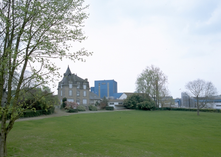 Fromagerie industrielle Delisse, puis fromagerie Préval, actuellement laiterie industrielle dite Compagnie Laitière Normandie Bretagne et fromagerie Entremont, avenue de la Gare (Montauban-de-Bretagne)