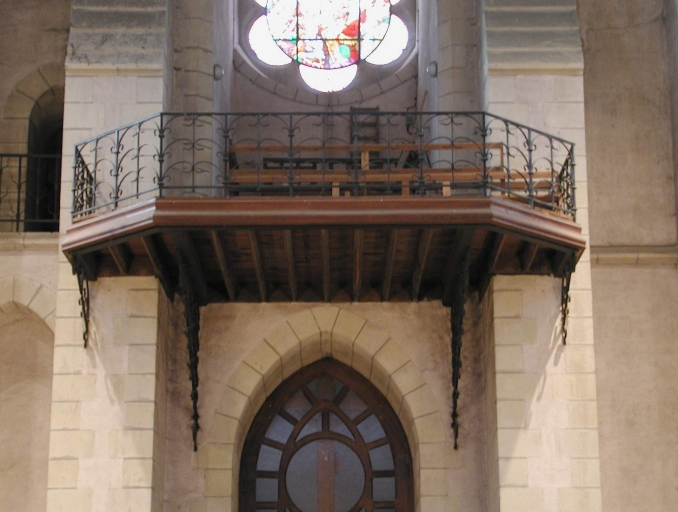 Tribune