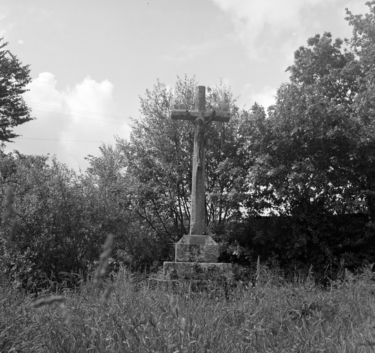Croix de chemin dite Croas Ar Guellec, Kerradenec (Plogonnec)