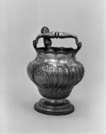 Seau à eau bénite, église paroissiale Saint-Saturnin (Sarzeau)