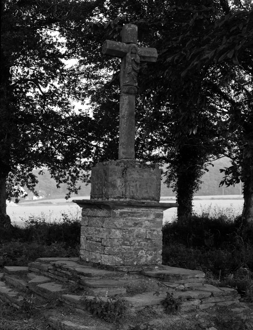 Croix de chemin, à l'est de Botcol (Saint-Aignan)