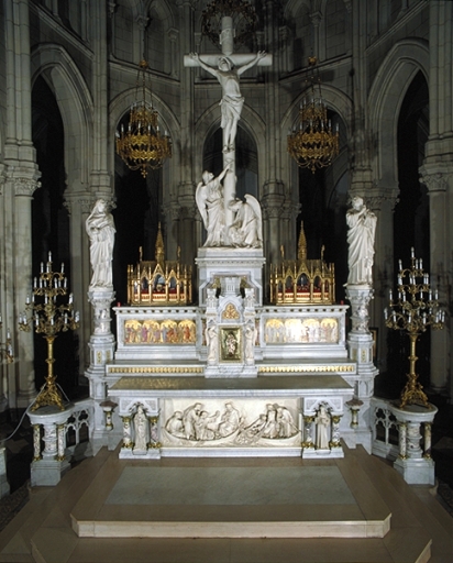 Ensemble du maître-autel : autel, tabernacle, gradin, 2 degrés