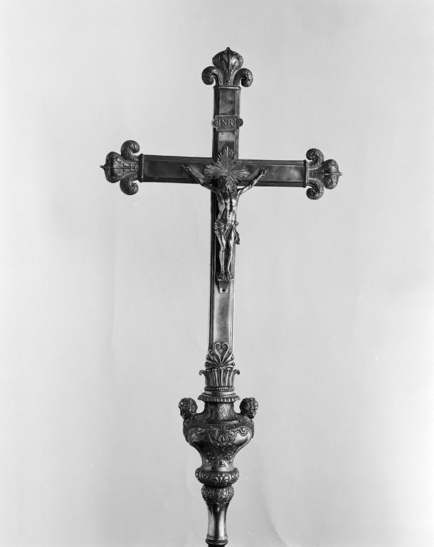 Croix de procession, église paroissiale Saint-Symphorien (Surzur)