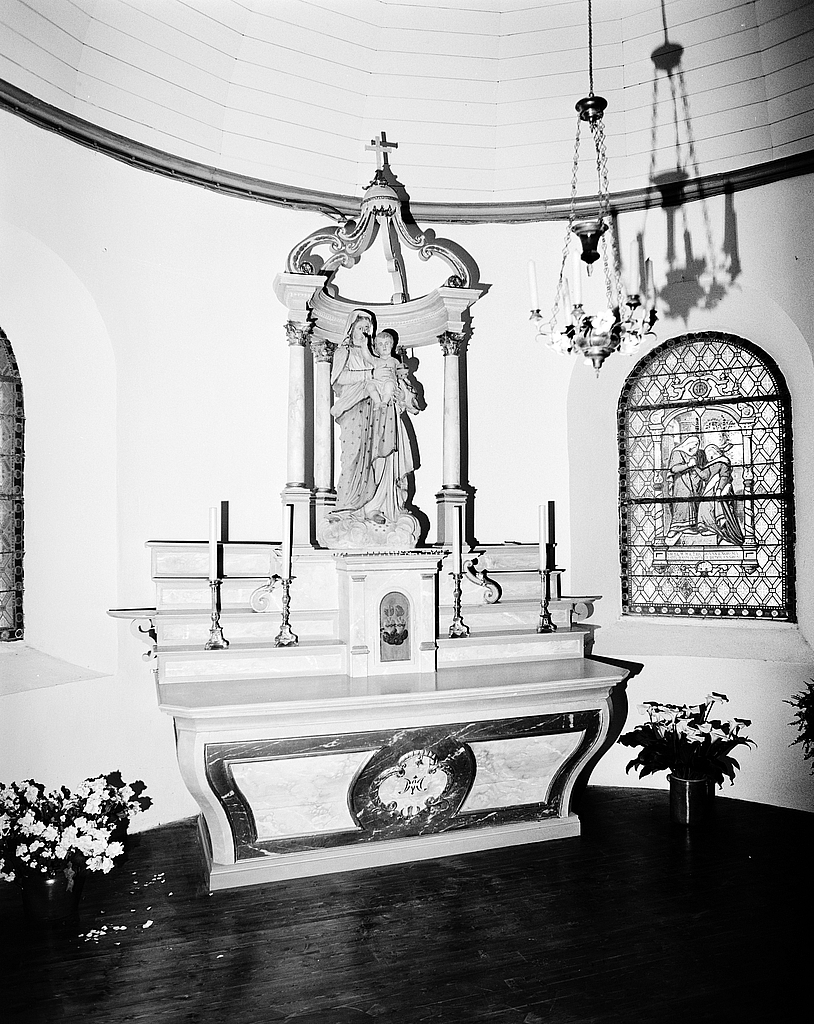 Autel, exposition, tabernacle, gradins d'autel (4) (maître-autel, autel tombeau), chapelle Notre-Dame (Plougoulm)