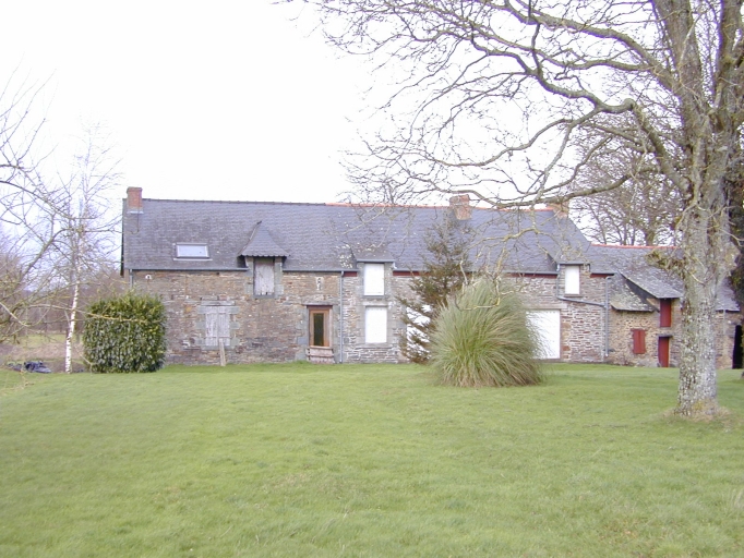 Alignement de maisons et fermes, la Rigaudière (Pipriac)