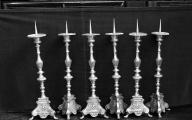 Chandeliers (6, 1), église paroissiale Saint-Pierre (Pleumeur-Gautier)
