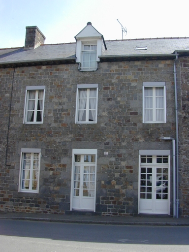 Maison, 10 place de l'Eglise (Feins)
