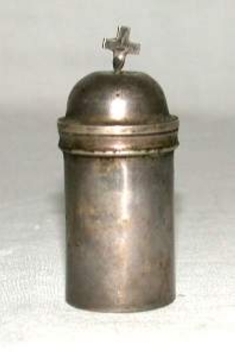 Ampoule aux saintes huiles et son coffret