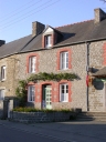 Alignement de maisons, le Baillage (Le Tronchet)