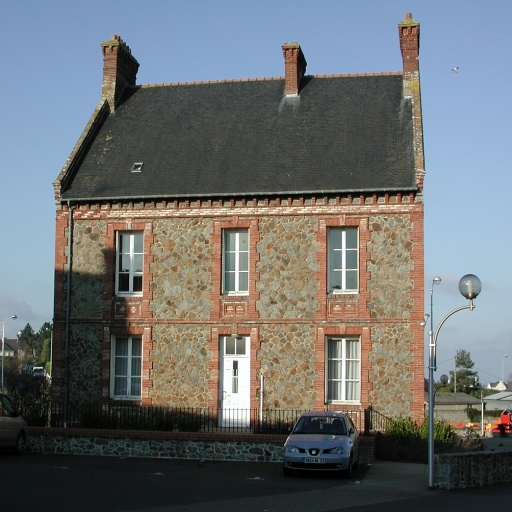 Presbytère, 2 rue Mermoz (Langueux)
