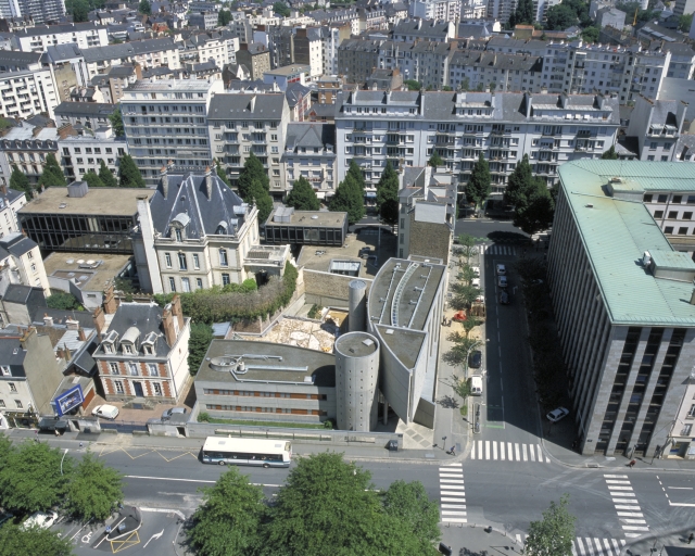 Ancienne école primaire puis foyer de jeunes filles, actuellement couvent, boulevard Magenta (Rennes)
