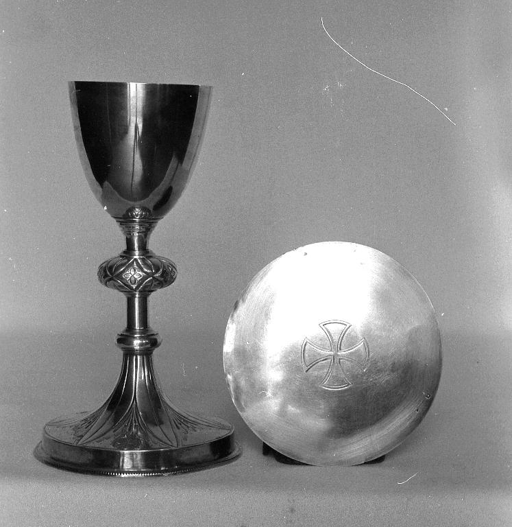 Calice & patène 5, église paroissiale Saint-Pierre, Saint-Paul (Loyat)