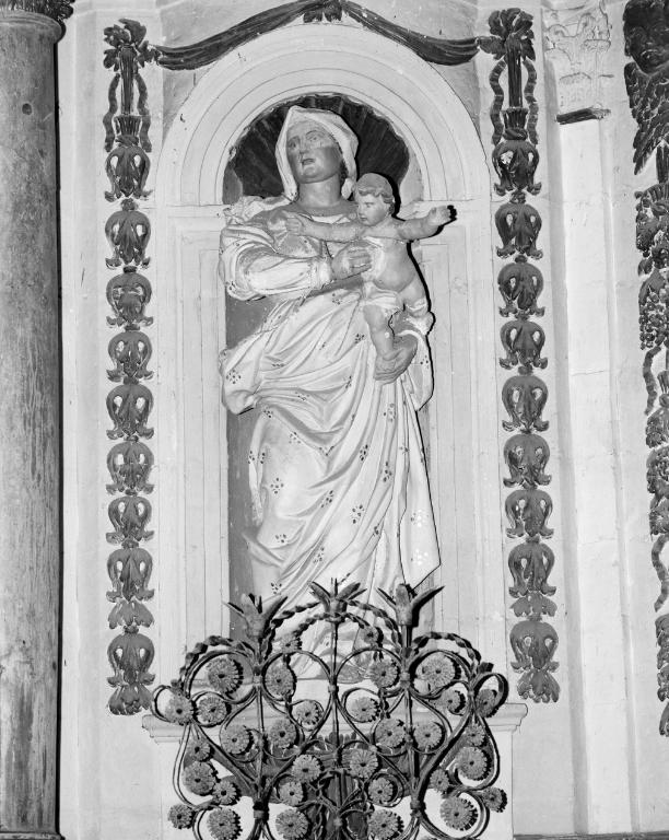 Statue (grandeur nature) : Vierge à l'Enfant, chapelle Notre-Dame-la-Blanche (Theix fusionnée en Theix-Noyalo en 2016)