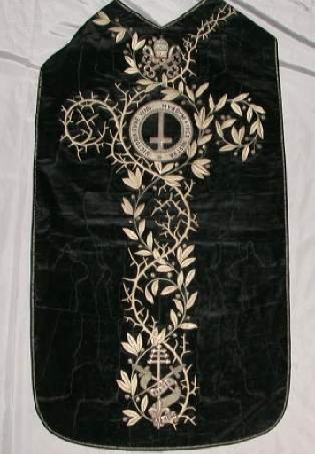 Ornement noir 2 : chasuble