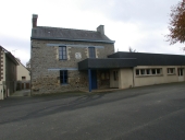 Maison puis mairie école, rue de la Fontaine (Drouges)