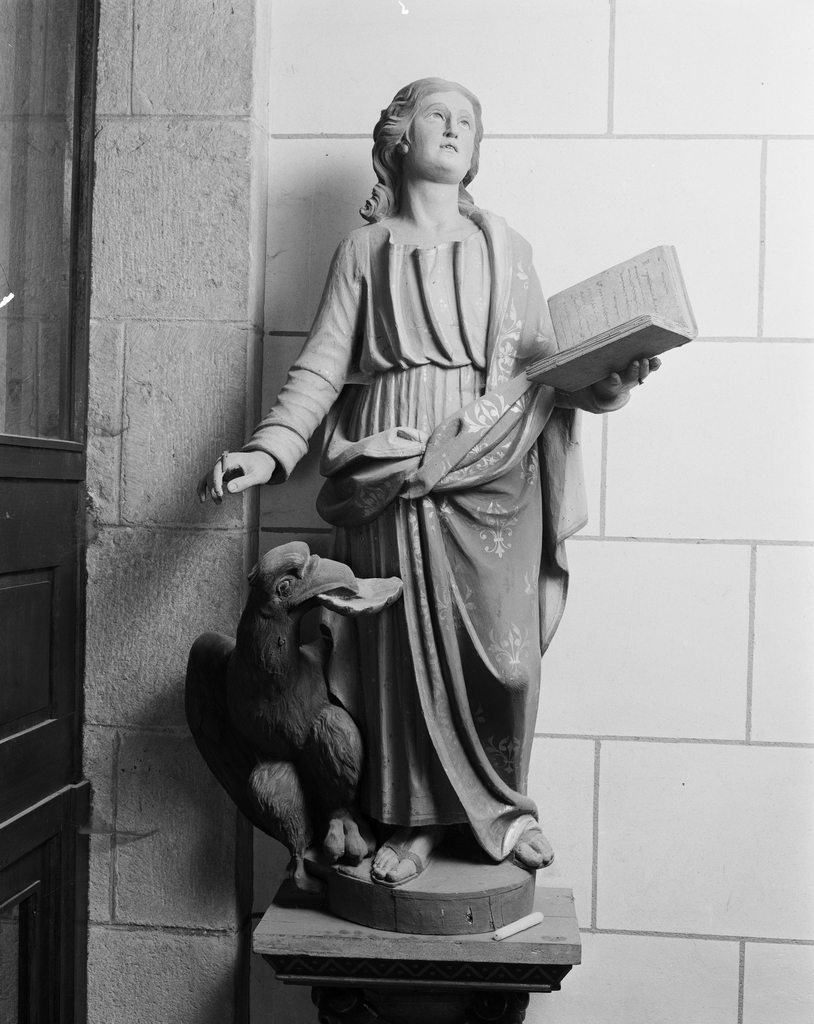 Statue (petite nature) : saint Jean l'Evangéliste, église paroissiale Saint-Pierre, Saint-Paul (Guidel)
